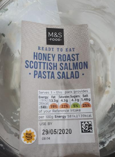 Fotografie - Honey Roast Salmon Pasta Salad Marks & Spencer