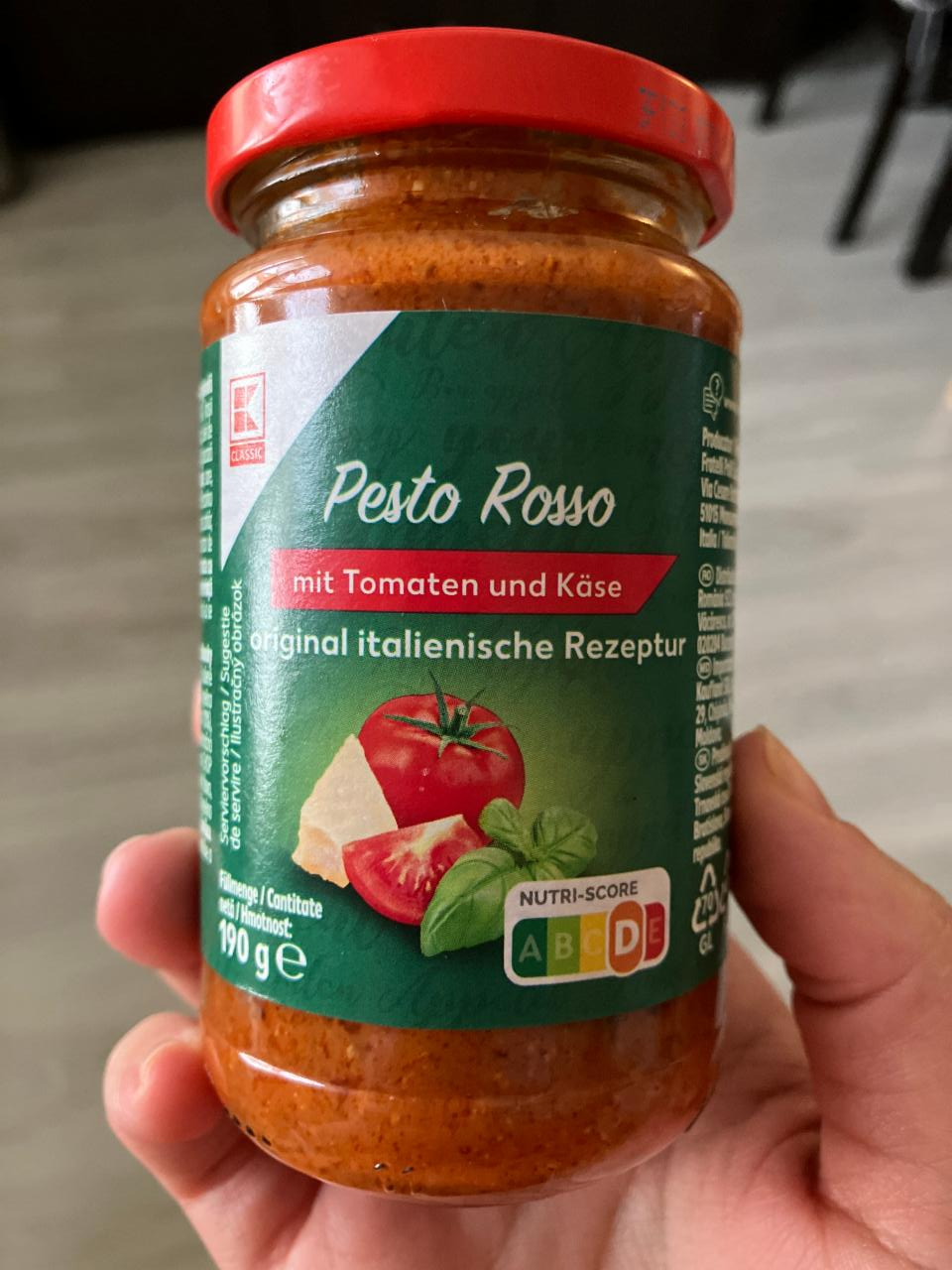 Fotografie - Pesto Rosso mit Tomaten und Käse K-Classic