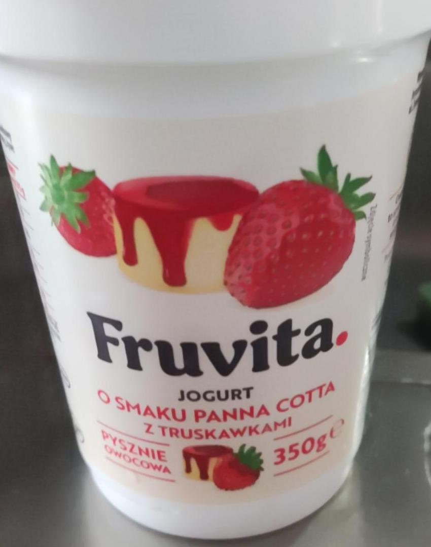 Fotografie - Jogurt o smaku Panna Cotta z truskawkami FruVita