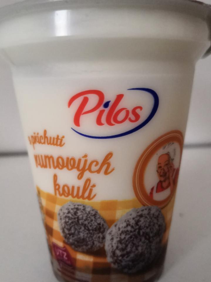 Fotografie - jogurt s příchutí rumových koulí Pilos