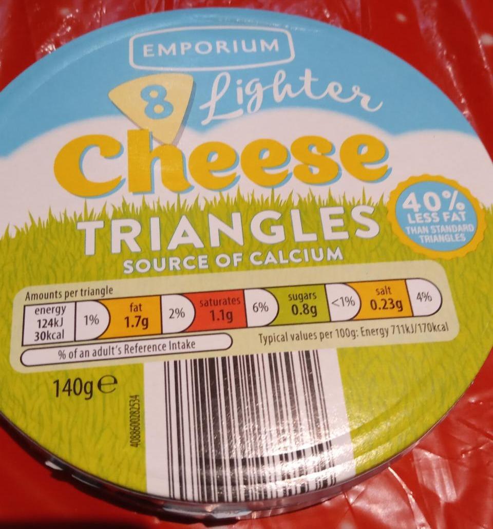 Fotografie - 8 Lighter Cheese Triangles Emporium
