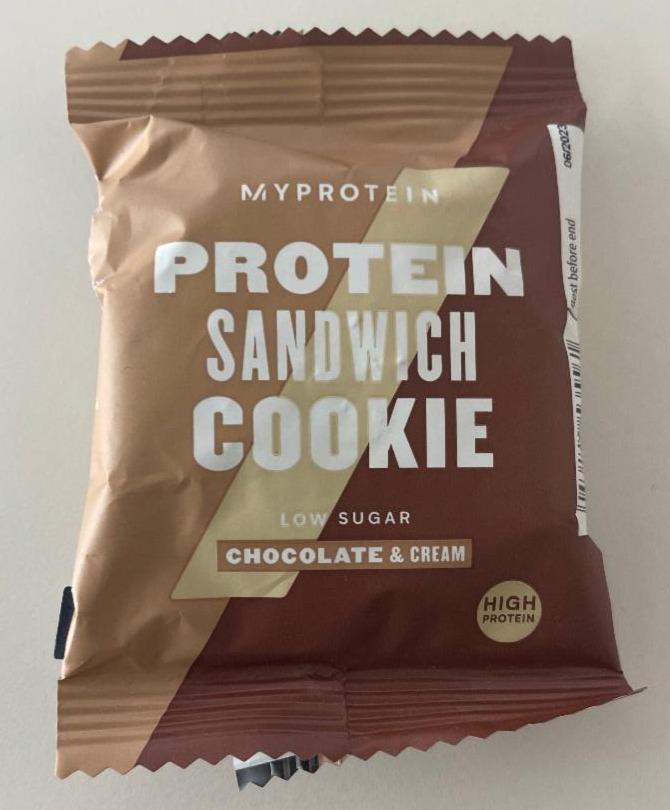 Fotografie - Protein Sandwich Cookie Chocolate & Cream MyProtein
