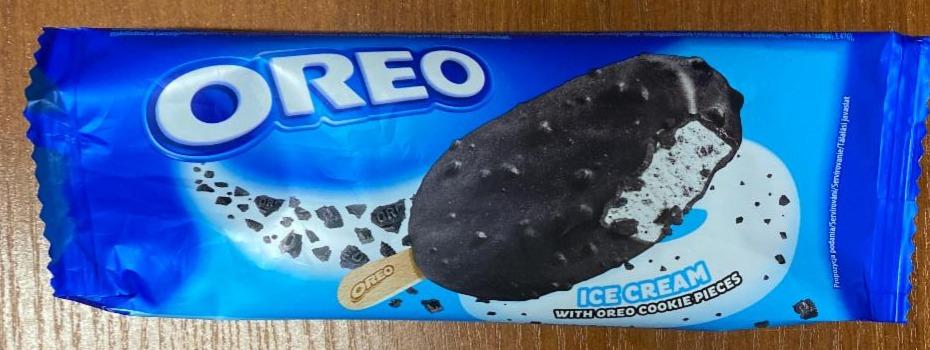 Fotografie - Ice cream with Oreo cookie pieces Oreo
