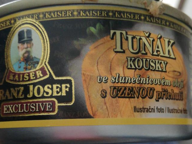 Fotografie - Tuna chunks in sunflower oil with smoked flavour (tuňák kousky ve slunečnicovém oleji s uzenou příchutí) Franz Josef Kaiser