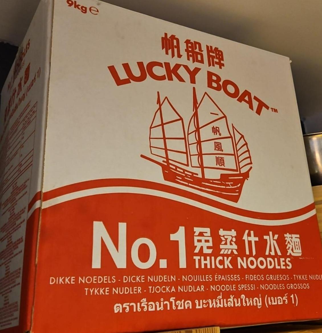 Fotografie - Thick noodles Lucky boat