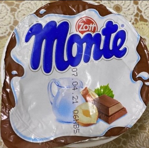 Fotografie - Monte čokoládový s lískovými oříšky 13,3% Zott