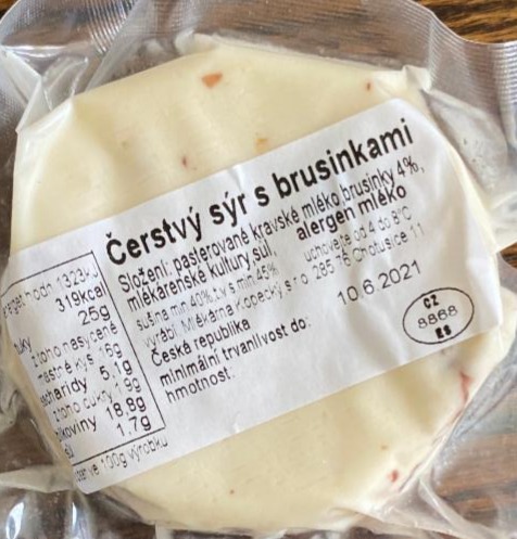 Fotografie - Čerstvý sýr s brusinkami