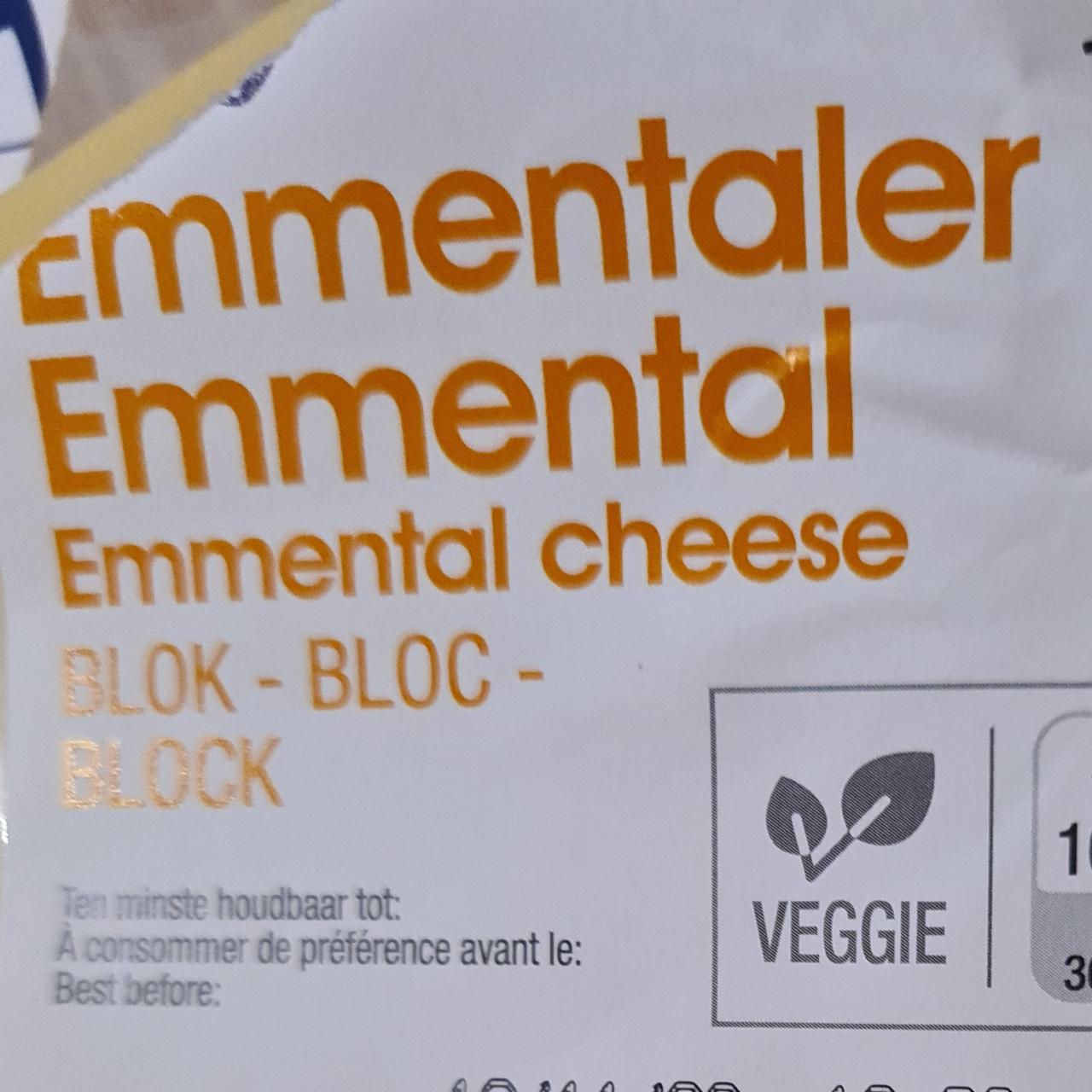 Fotografie - Emmentaler cheese blok