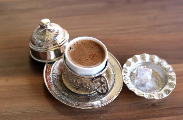 Fotografie - turecká káva s cukrem