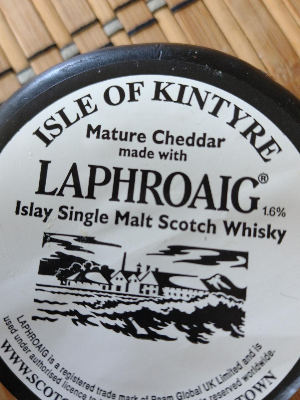 Fotografie - Mature Cheddar made with Laphroaig Islay Single Malt Scotch Whisky Isle Of Kintyre