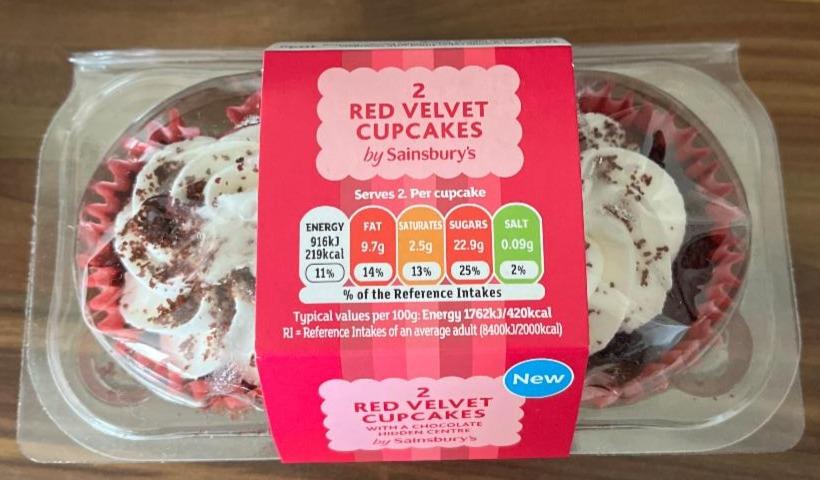 Fotografie - 2 Red Velvet Cupcakes by Sainsbury’s