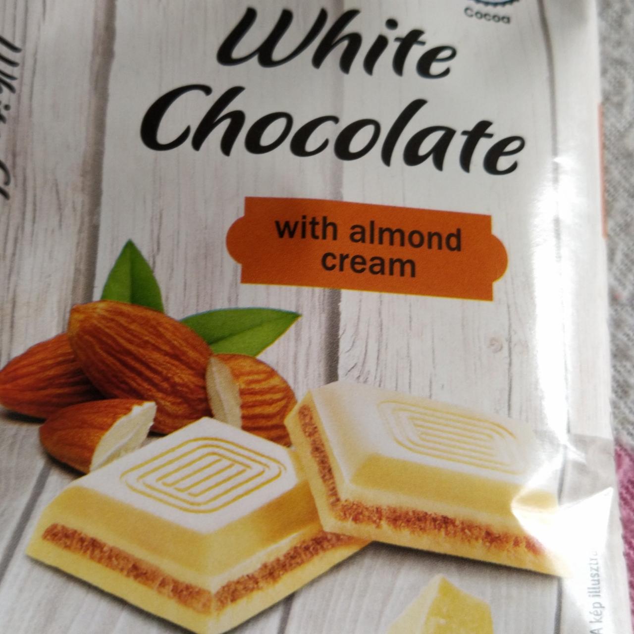 Fotografie - White chocolate with almond cream Schüetzli