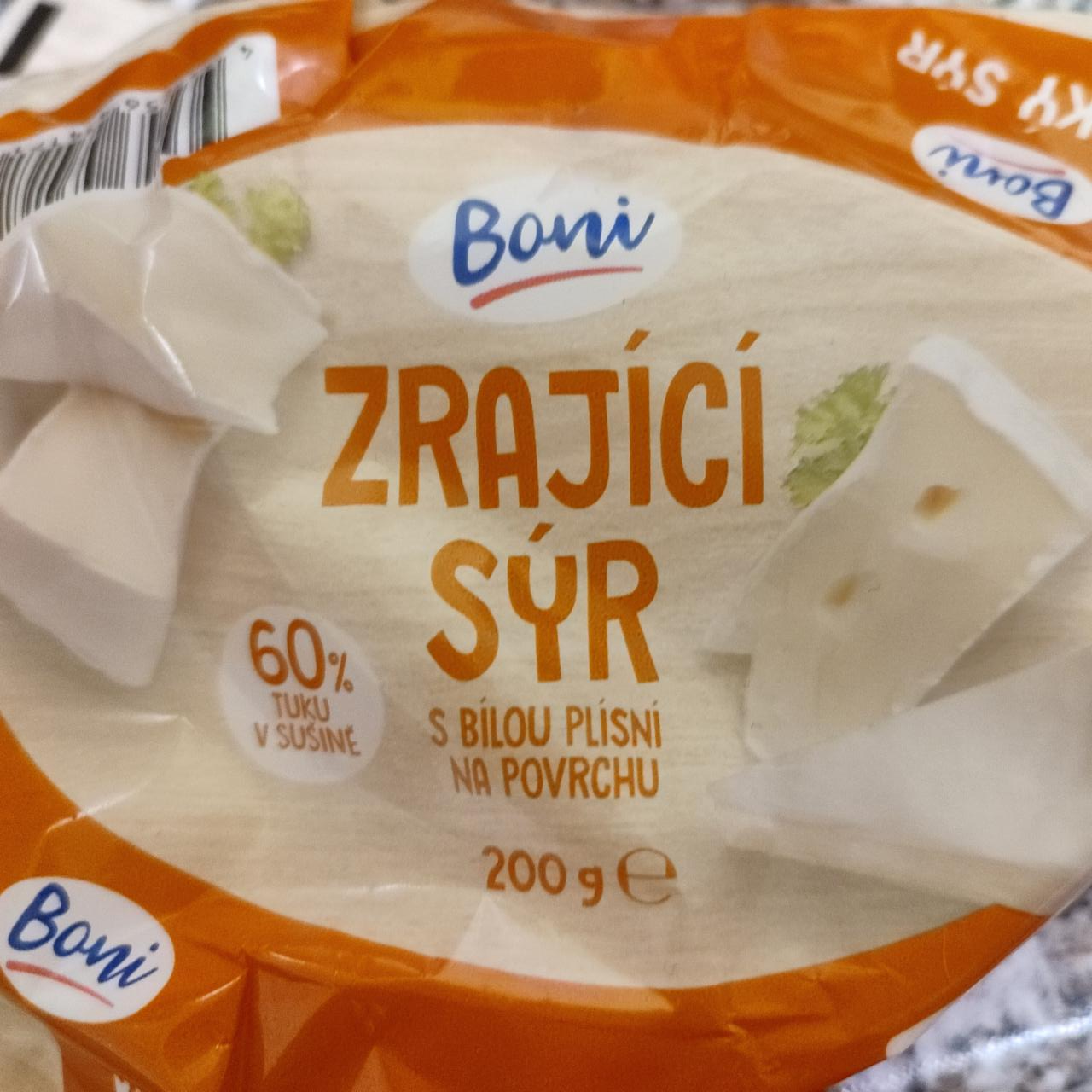 Fotografie - Zrající sýr s bílou plísní na povrchu Boni