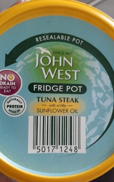 Fotografie - tuna steak with little sunflower oil John West