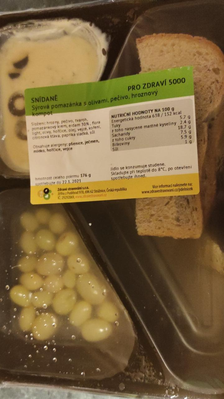 Fotografie - Sýrová pomazánka s olivami, pečivo, hroznový kompot Zdravé stravování