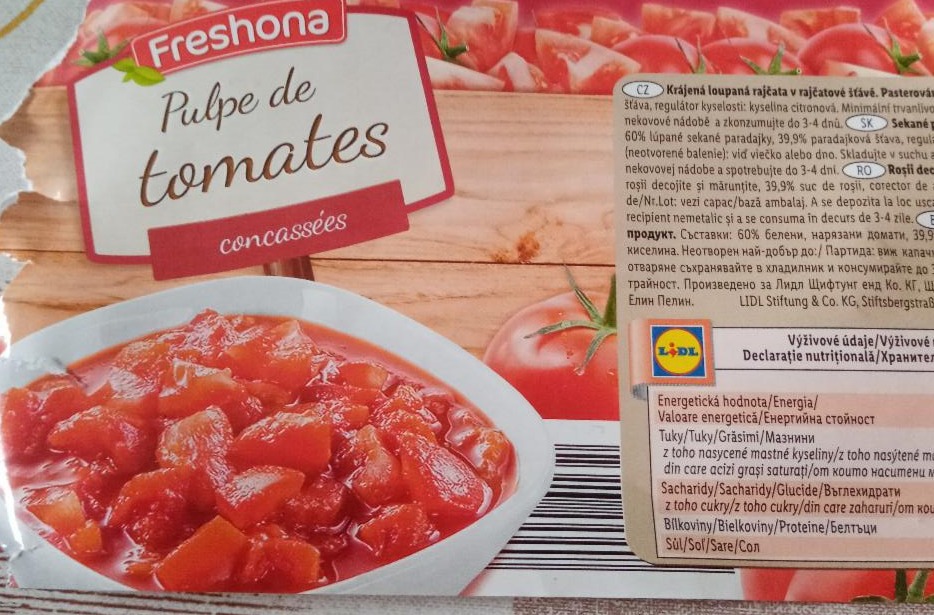 Fotografie - Krájená loupaná rajčata v rajčatové šťávě Freshona