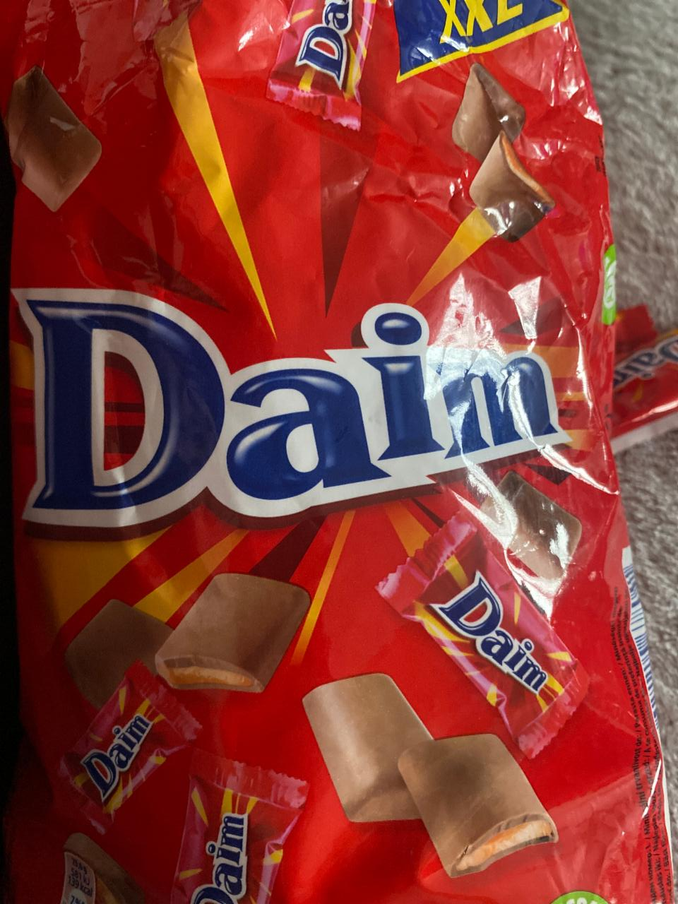 Fotografie - čokoládové dražé s karamelovou náplní Daim