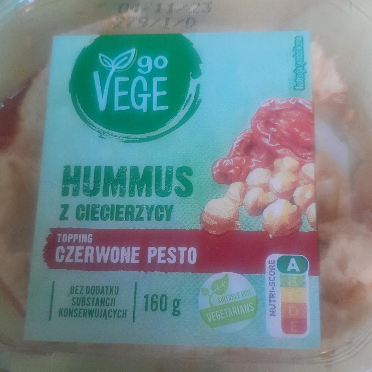 Fotografie - Hummus z ciecierzycy topping czerwone pesto Go Vege
