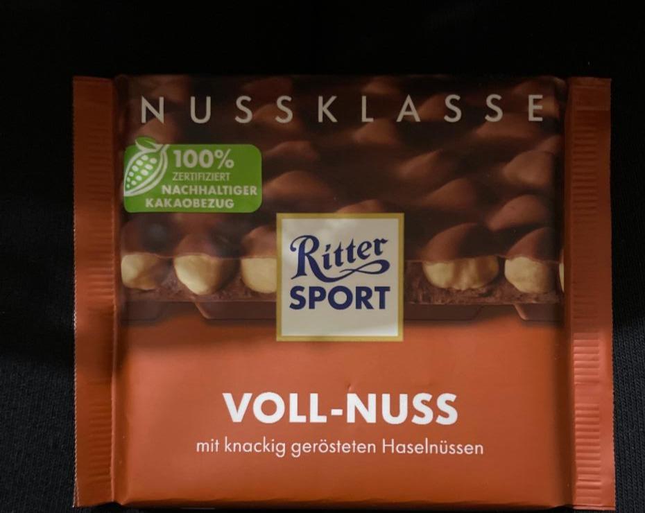 Fotografie - mléčná čokoláda s lískovými ořechy Voll-Nuss Ritter Sport