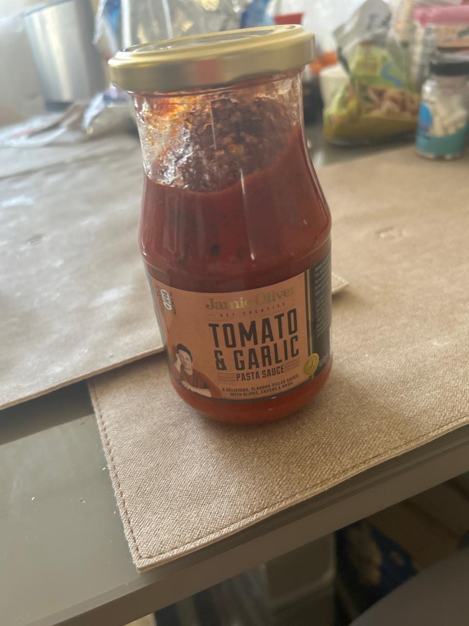 Fotografie - Jamie Oliver Tomato, olive and garlic pasta sauce