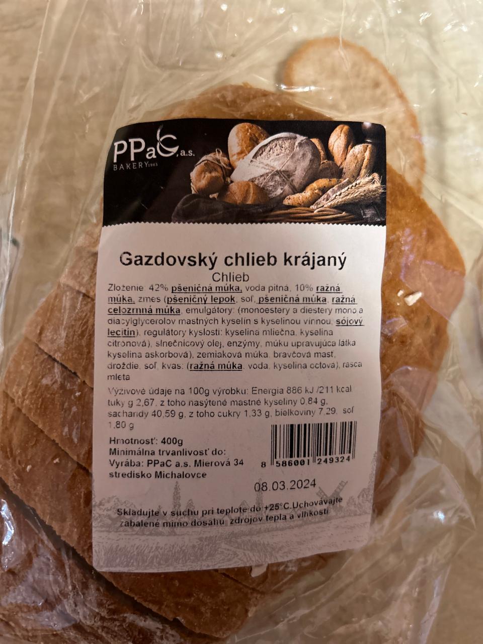 Fotografie - Gazdovký chlieb krájaný PPaC