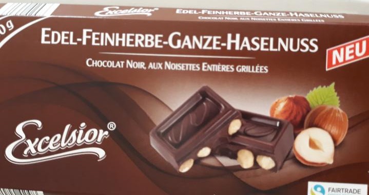 Fotografie - Jemná hořká čokoláda s celými praženými lískovými ořechy Excelsior
