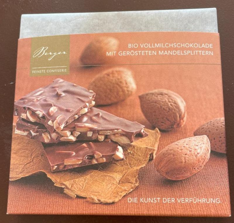 Fotografie - Bio Vollmilch Schokolade mit Gerösteten Mandelsplittern Berger Feinste Confiserie