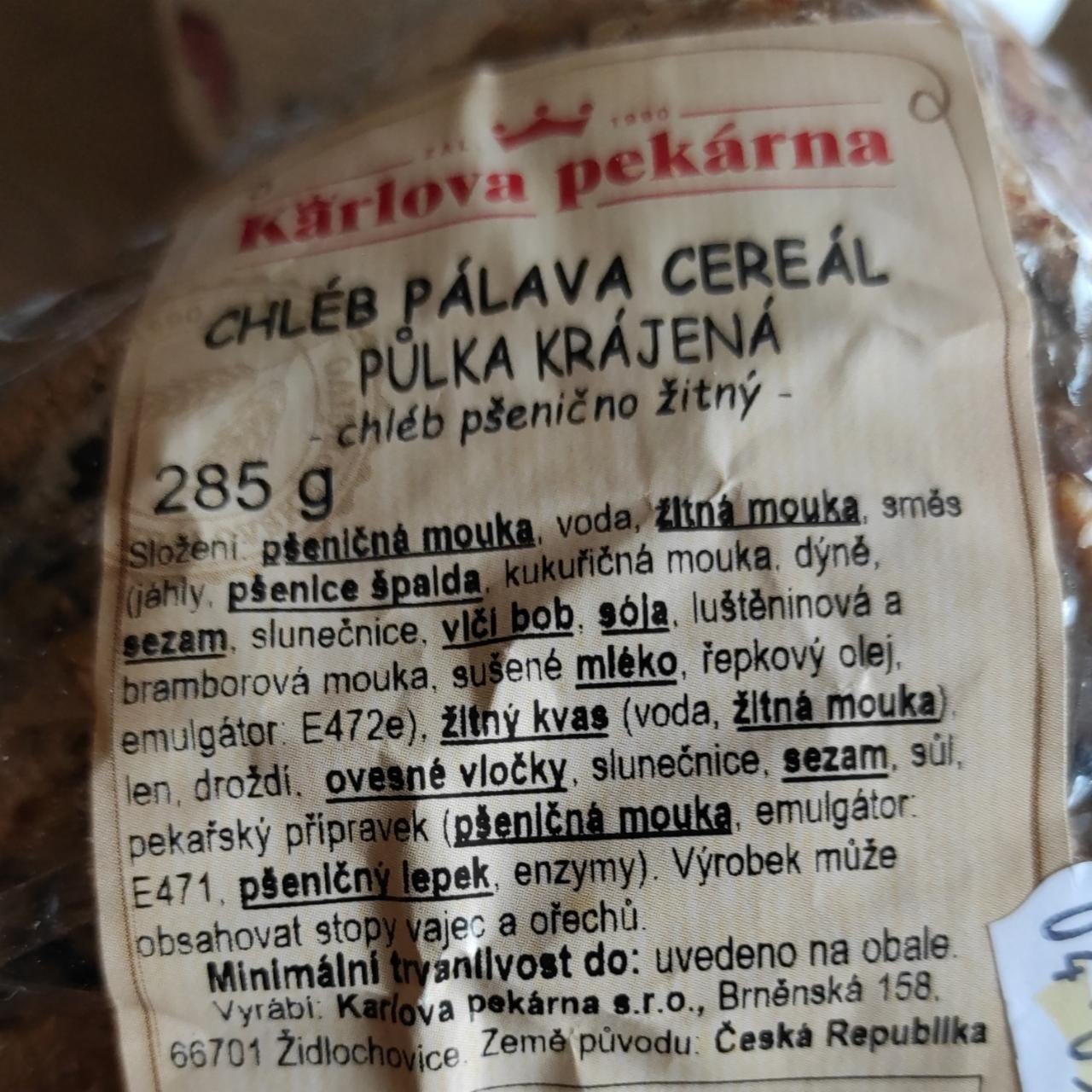 Fotografie - Chléb Pálava cereál půlka krájená Karlova pekárna