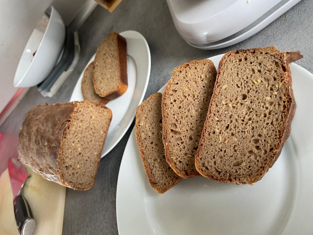 Fotografie - chléb žitný domácí s celozrnné mouky