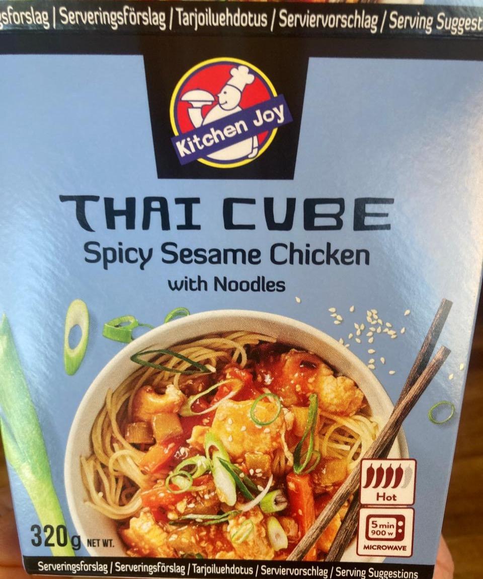 Fotografie - Thai cube Spicy sesame chicken with noodles