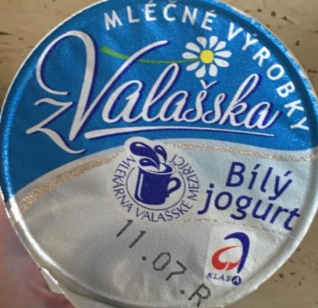 Fotografie - bílý jogurt z Valašska 3,7% tuku Mlékárna Valašské Meziříčí