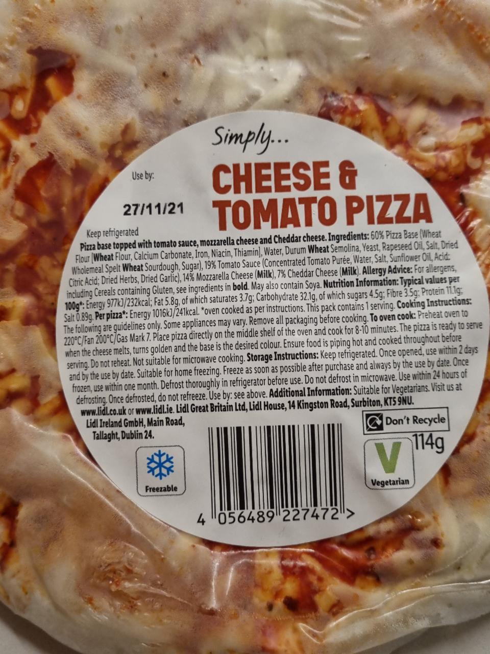 Fotografie - Cheese & Tomato Pizza Simply...