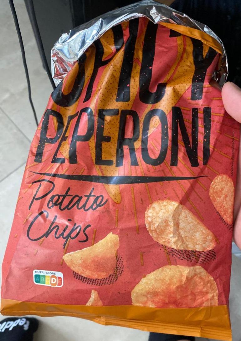 Fotografie - Spicy peperoni potato chips Globus
