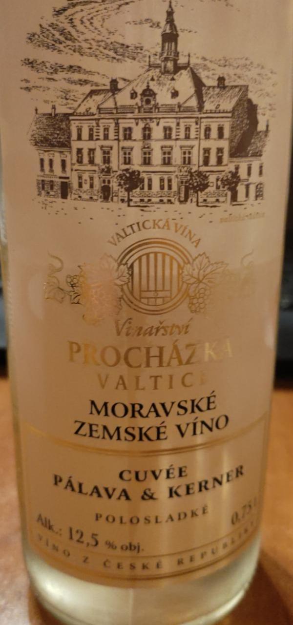 Fotografie - Moravské zemské víno Cuvée Pálava & Kerner polosladké Vinařství Procházka