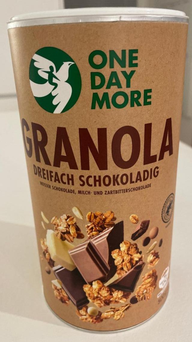 Fotografie - Granola Dreifach Schokoladig Knuspermüsli mit weisser Schokolade, Milch- und Zartbitterschokolade OneDayMore