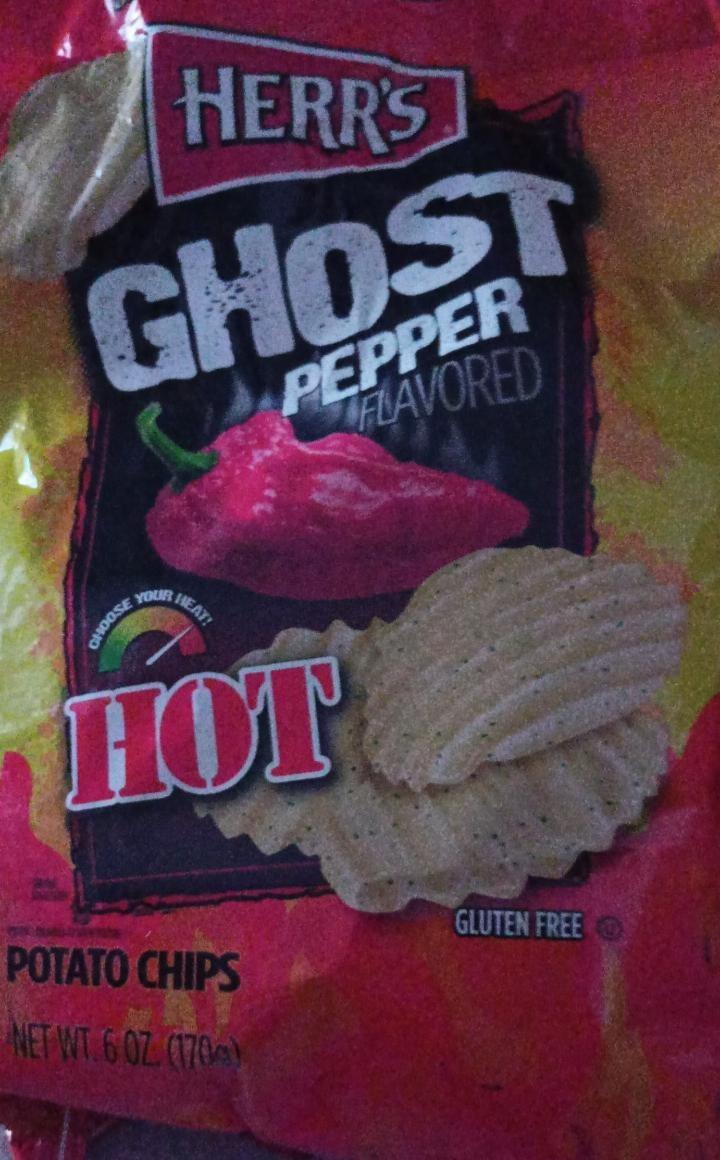 Fotografie - Ghost Pepper Flavored Hot Potato Chips Herr's