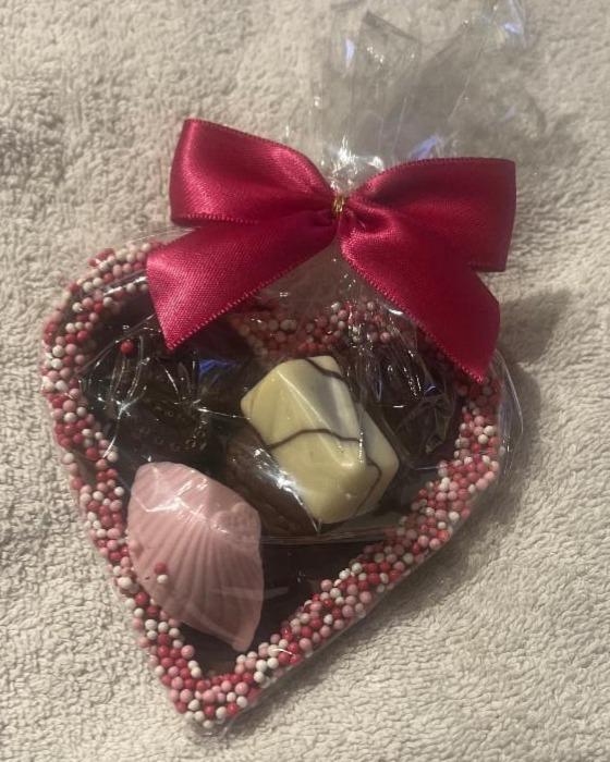 Fotografie - Srdce plněné bonbony z mléčné čokolády Kamila Chocolates