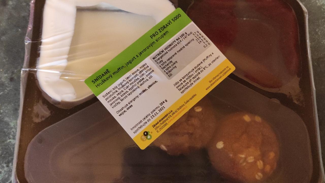 Fotografie - Hruškový muffin, jogurt s javorovým sirupem Zdravé stravování