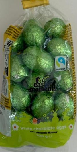 Fotografie - White chocolate eggs with pistachio flavour Easter Moments