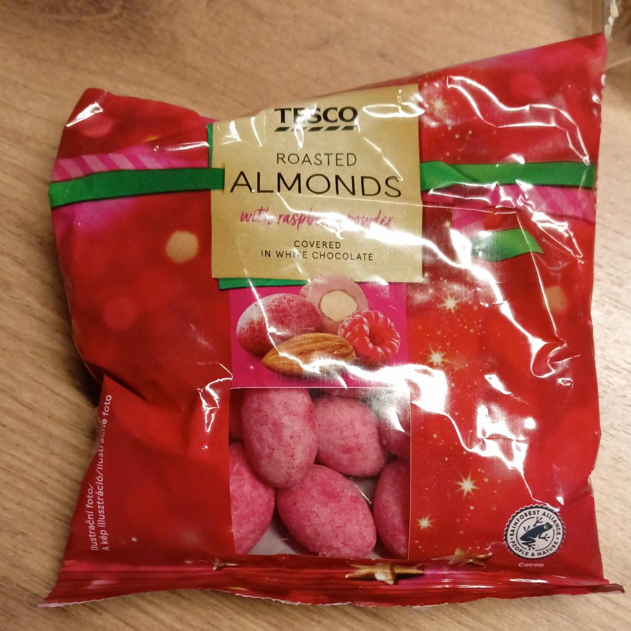 Fotografie - Roasted almonds with raspberry powder covered in white chocolate Tesco