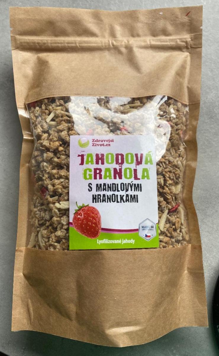 Fotografie - Jahodová granola s mandlovými hranolkami ZdravejsiZivot.cz