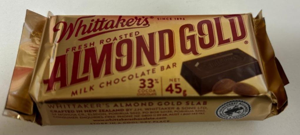 Fotografie - Almond Gold Milk Chocolate Bar Whittaker's