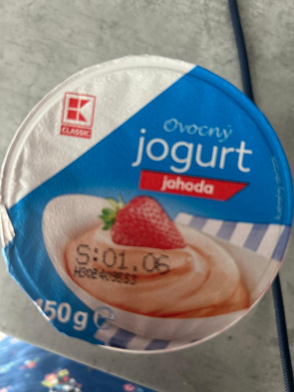 Fotografie - Milblu ovocný jogurt jahodový 2,7% tuku