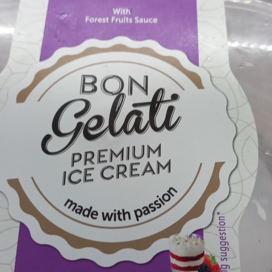 Fotografie - Premium ice cream Mascarpone with Forest Fruits Sauce Bon Gelati