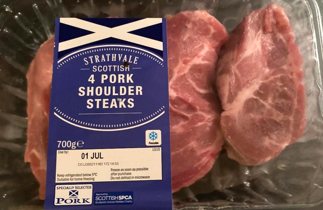 Fotografie - Scottish 4 pork shoulder steaks Strathvale