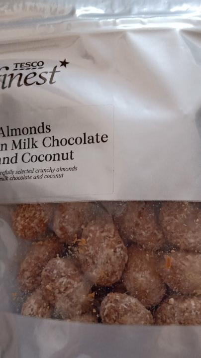 Fotografie - Almonds in Milk Chocolate and Coconut Tesco finest