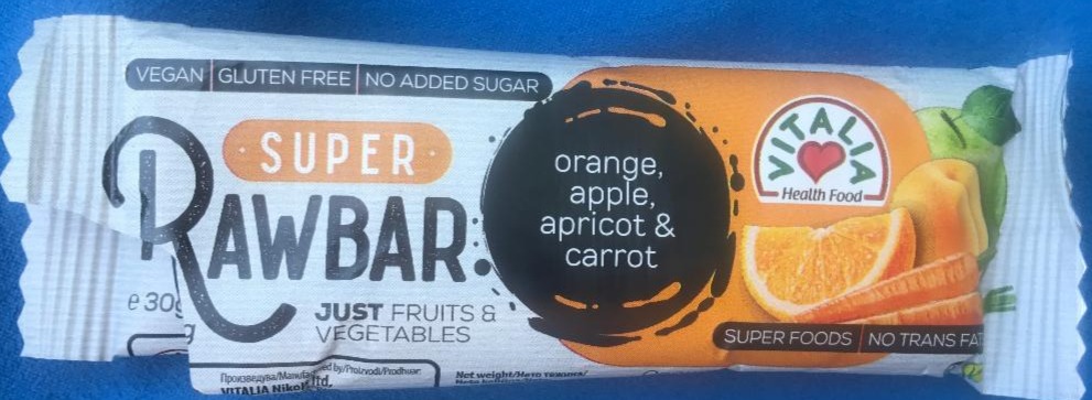 Fotografie - Super Rawbar with orange, apple, apricot & carrot Vitalia