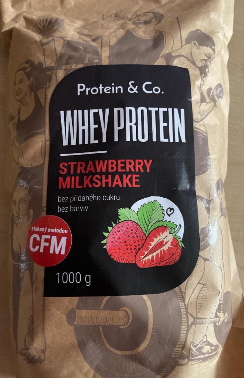 Fotografie - Whey Protein Strawberry milkshake CFM Protein & Co.