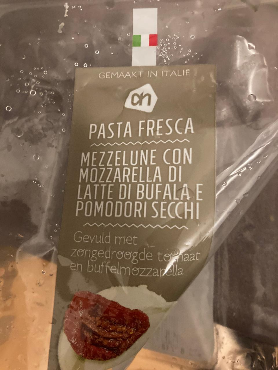 Fotografie - Pasta Fresca Mezzelune con Mozzarella di Latte di Bufala e Pomodori Seschi AH