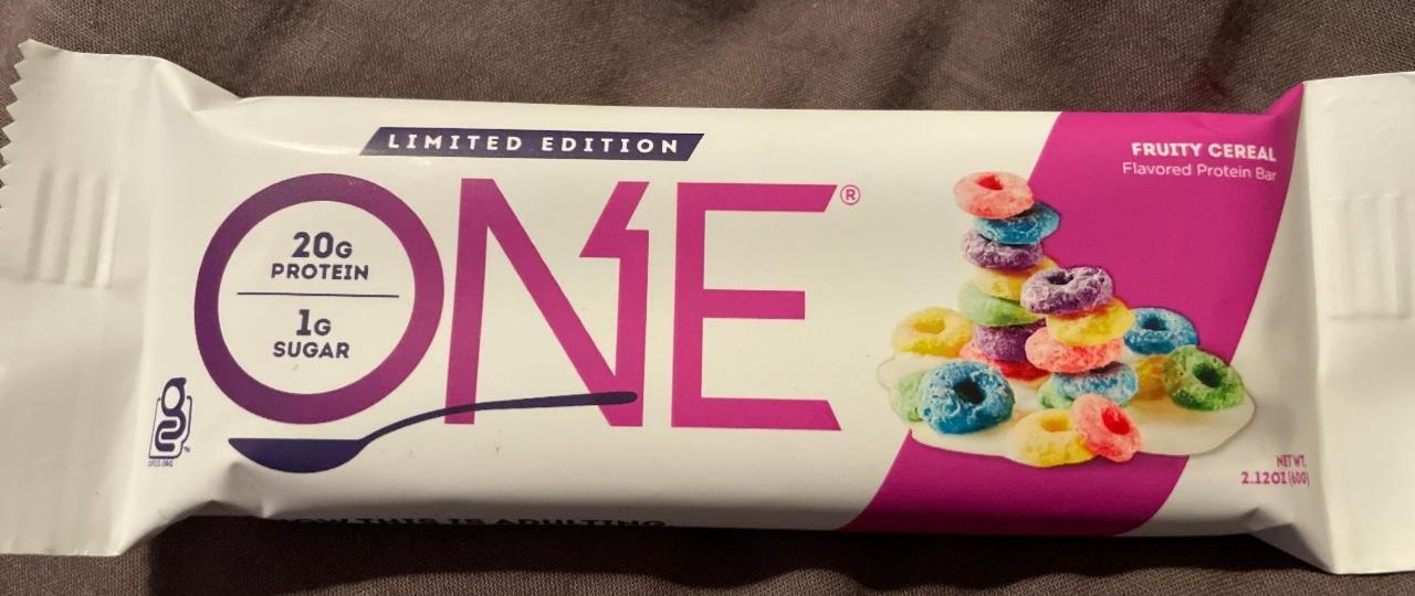 Fotografie - Fruity cereal flavored protein bar One